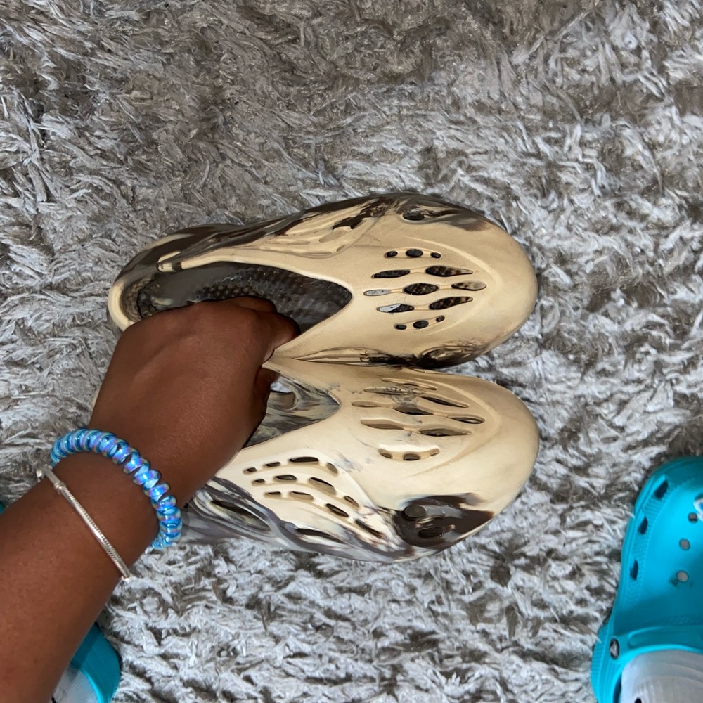 Real authentic Yeezy foams boat from goat